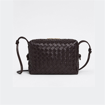 Details bottega veneta intreccio leather crossbody bag #680256